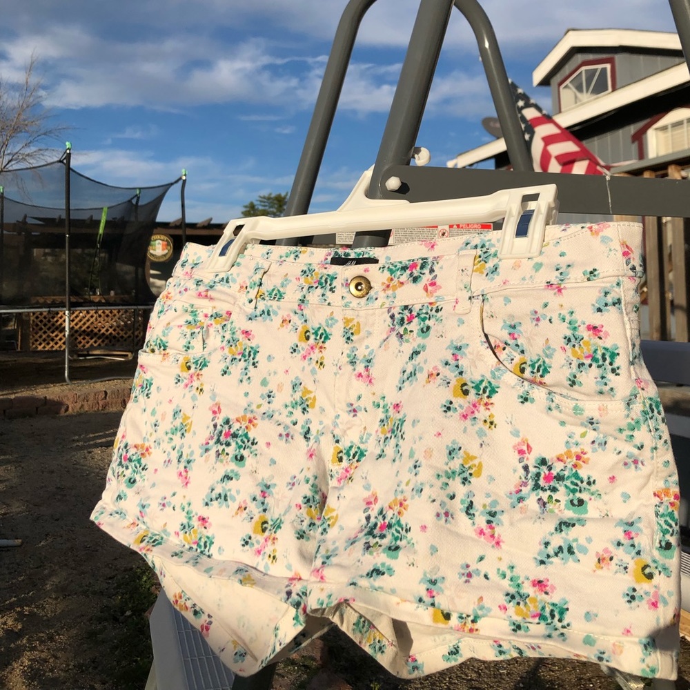 H&M White Floral shorts. LIGHTLY worn